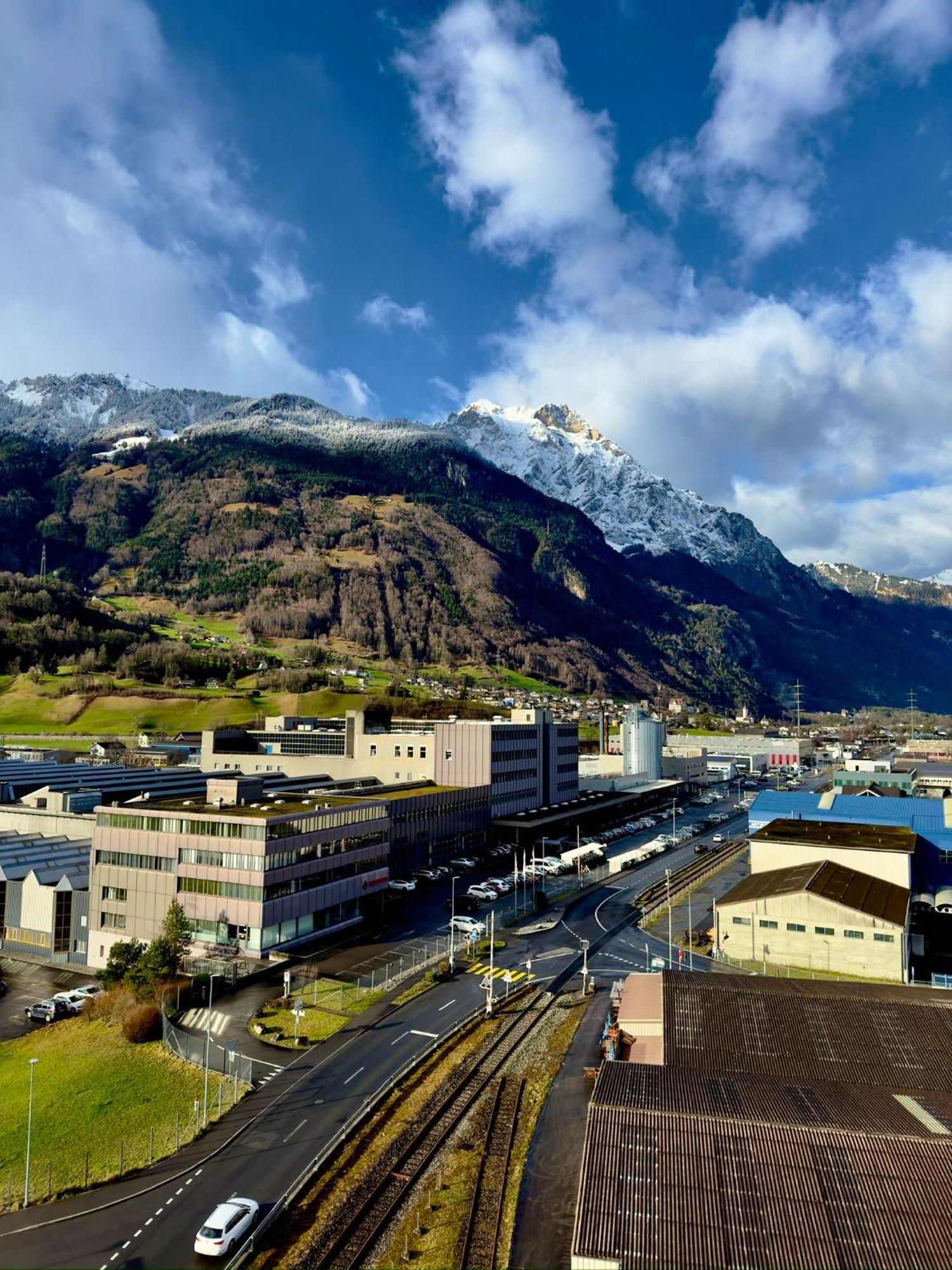 Отель 54 Hochgenuss Schattdorf Экстерьер фото